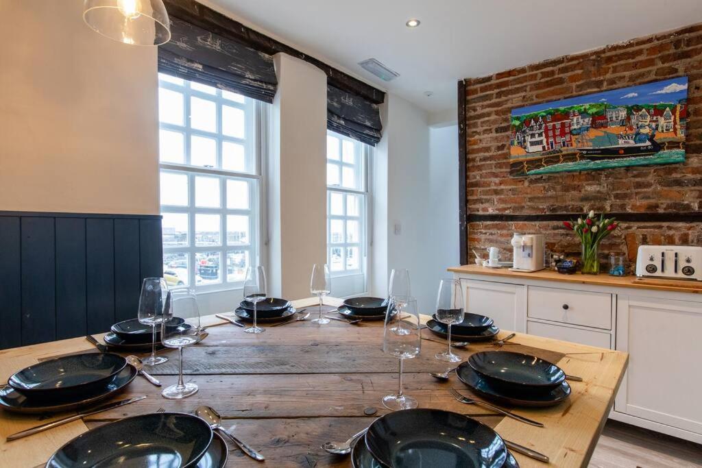 Herring Girl House - Harbourside Property, Sleeps 8 Scarborough Eksteriør bilde