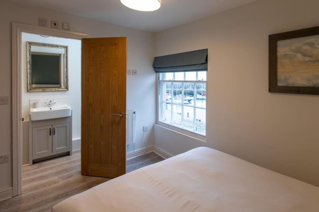Herring Girl House - Harbourside Property, Sleeps 8 Scarborough Eksteriør bilde