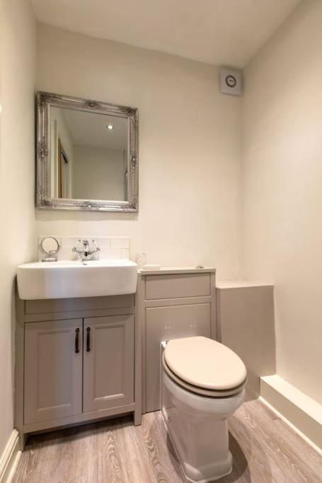 Herring Girl House - Harbourside Property, Sleeps 8 Scarborough Eksteriør bilde